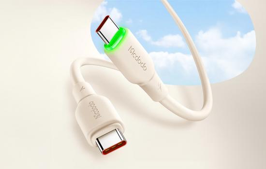 Mcdodo CA-4770 Liquid Silicon Cable, USB-C - USB-C Kabel mit LED, 65W, 1,2m, beige
